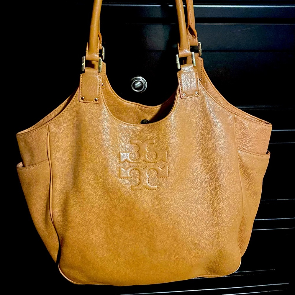 Thea Round Tote in Royal Tan
